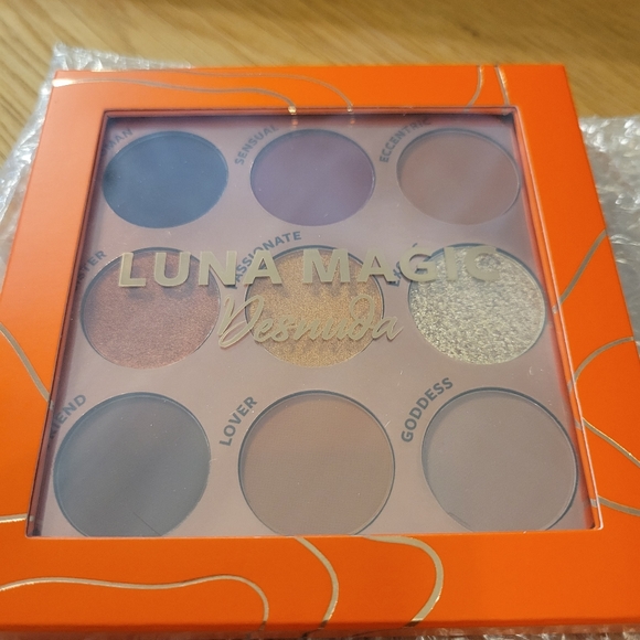 Luna Magic Desnuda 9 shadow - Picture 5 of 6